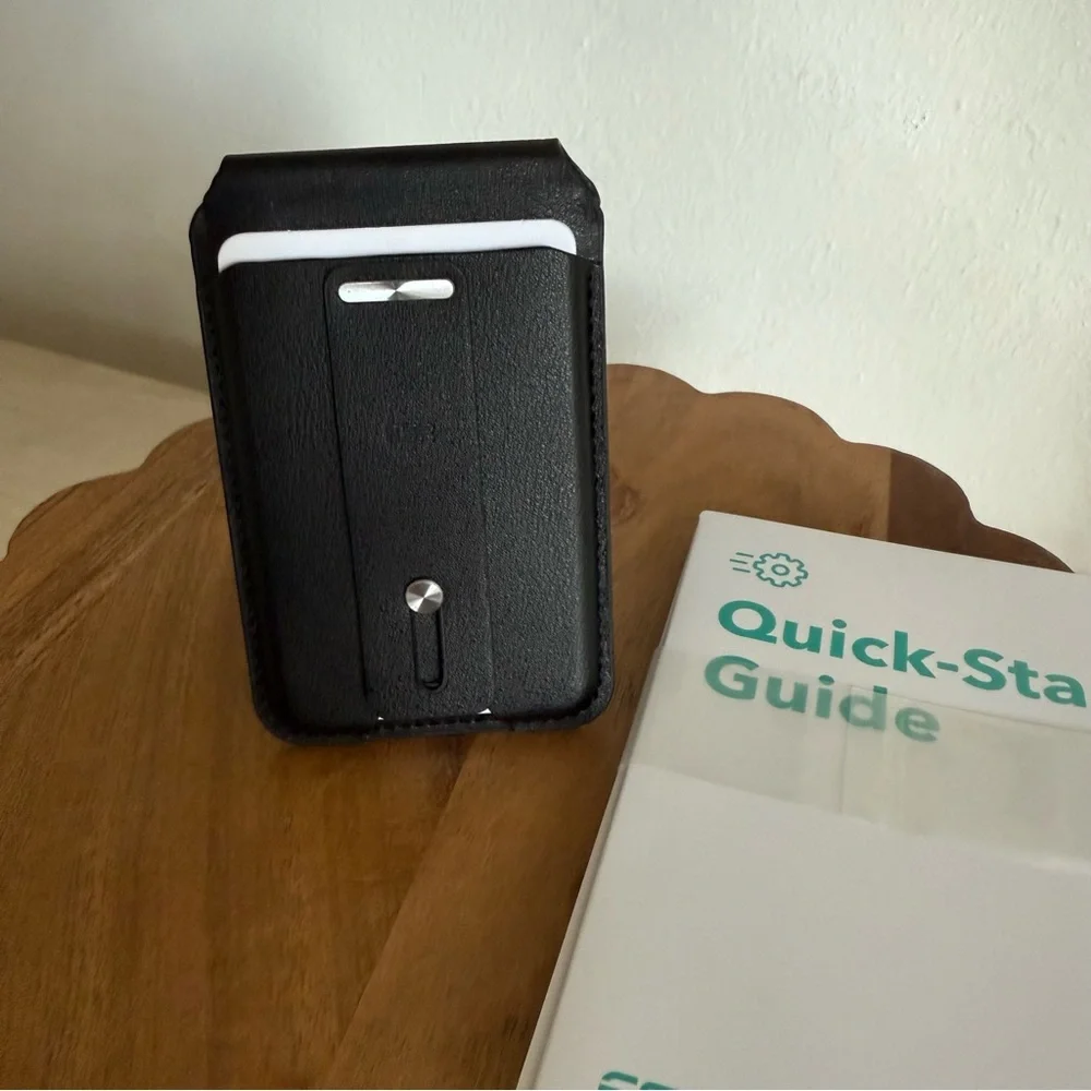 Halo lock Geo Wallet Stand and Card Holder